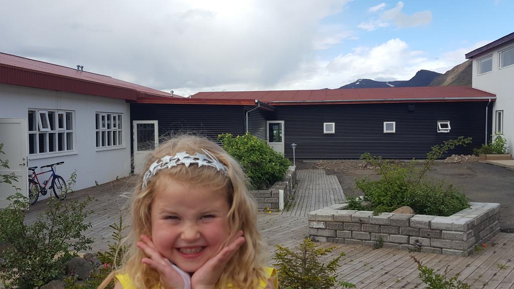 Hotel Sveinbjarnargerdi Svalbarthseyri Exterior photo